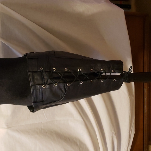 Leather shorts - Picture 2 of 6